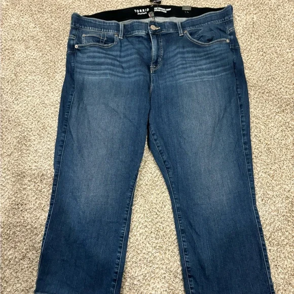 Torrid Premium Stretch Crop Jeans NEW - Picture 3 of 4